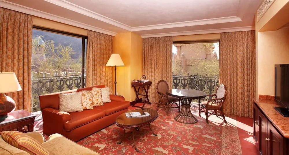 هتل د پالاس اف د لاست سیتی